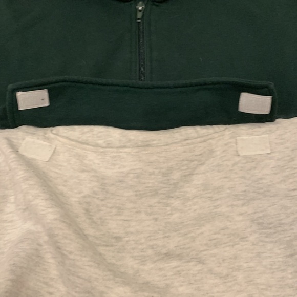 Nice sweatshirt with high neck with zipper • Green & light grey • - Picture 5 of 11